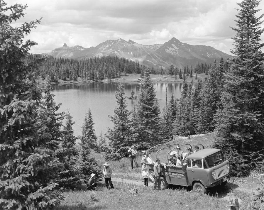  Willys Jeep FC-170 1957 года  (фото 4 из 6)